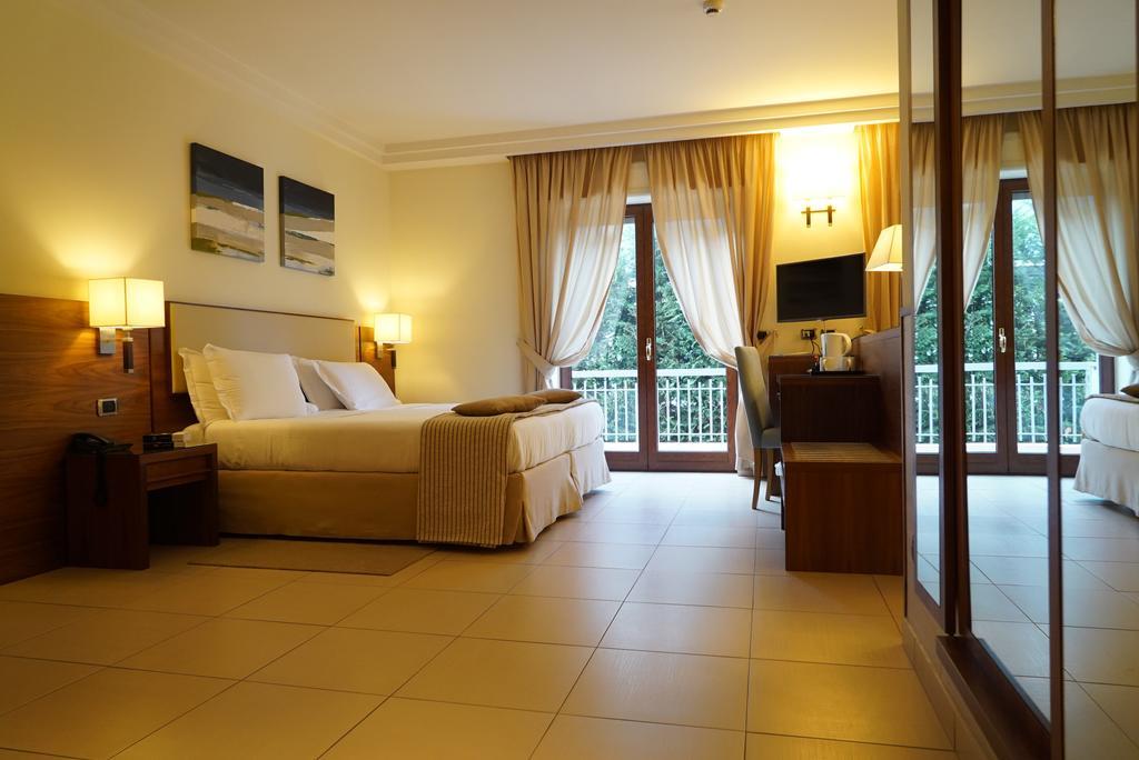 Suites & Residence Hotel ปอซซุออลี ภายนอก รูปภาพ