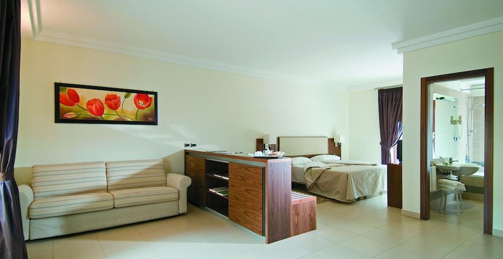 Suites & Residence Hotel ปอซซุออลี ภายนอก รูปภาพ