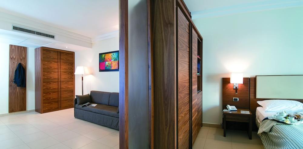 Suites & Residence Hotel ปอซซุออลี ภายนอก รูปภาพ