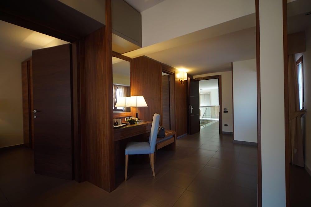 Suites & Residence Hotel ปอซซุออลี ภายนอก รูปภาพ