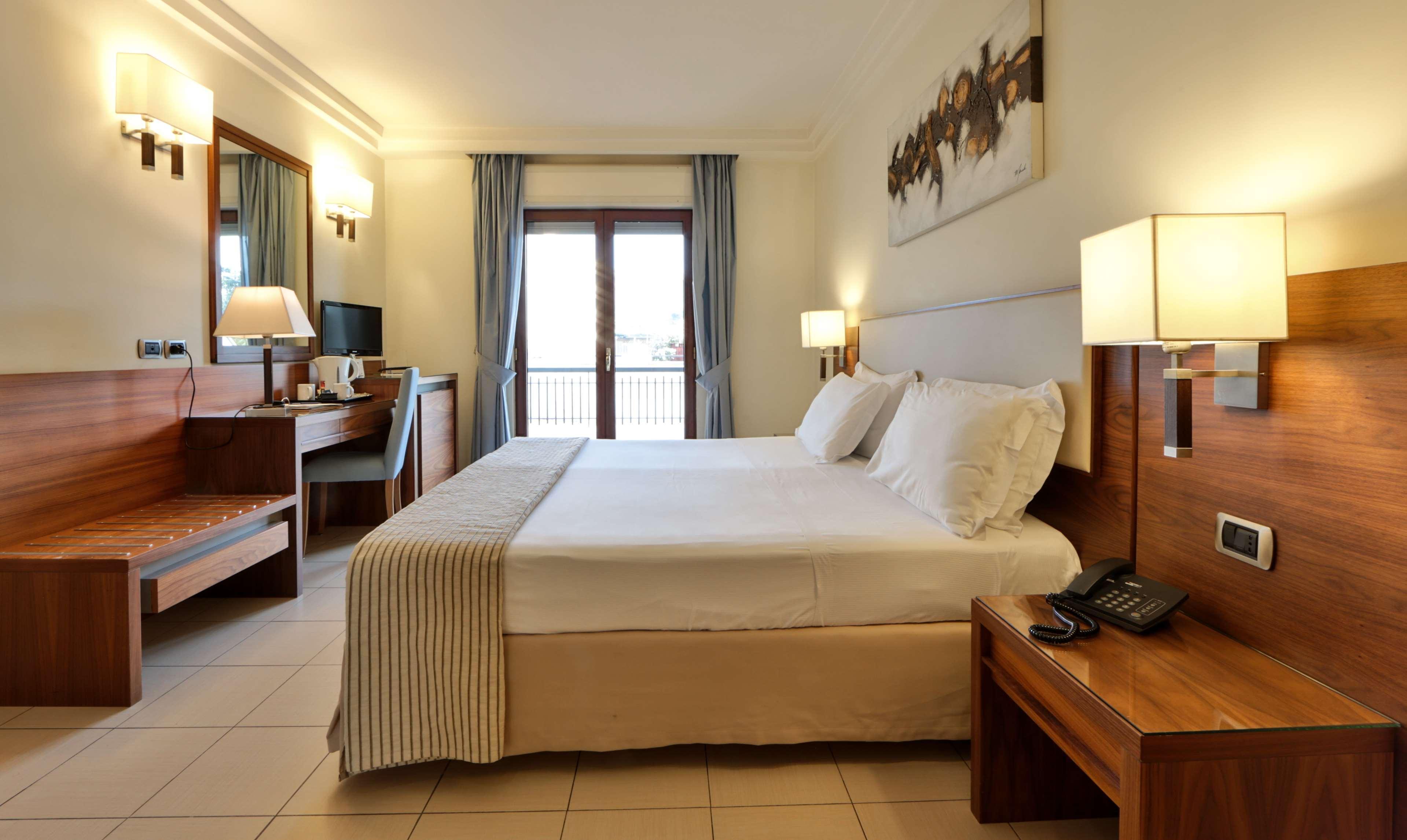 Suites & Residence Hotel ปอซซุออลี ภายนอก รูปภาพ