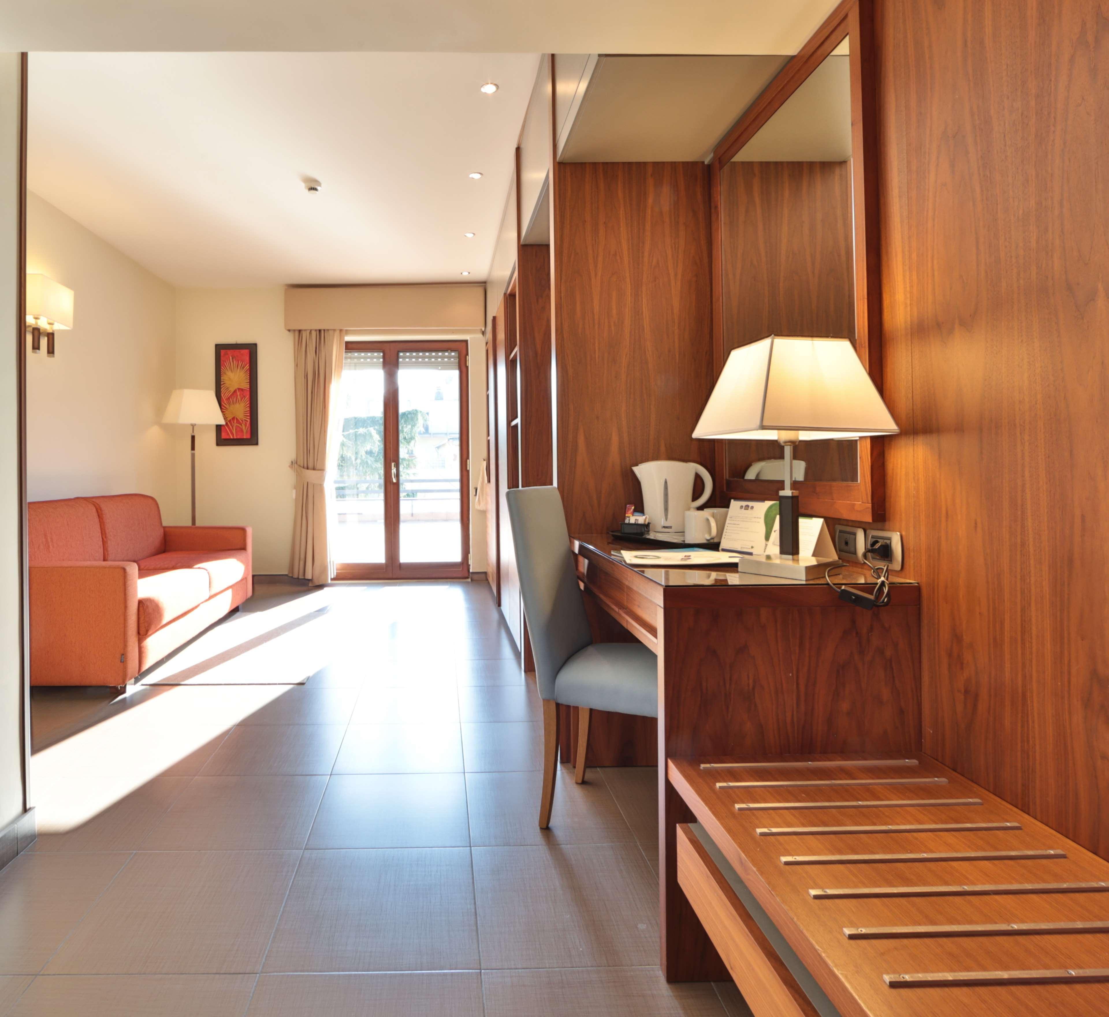 Suites & Residence Hotel ปอซซุออลี ภายนอก รูปภาพ
