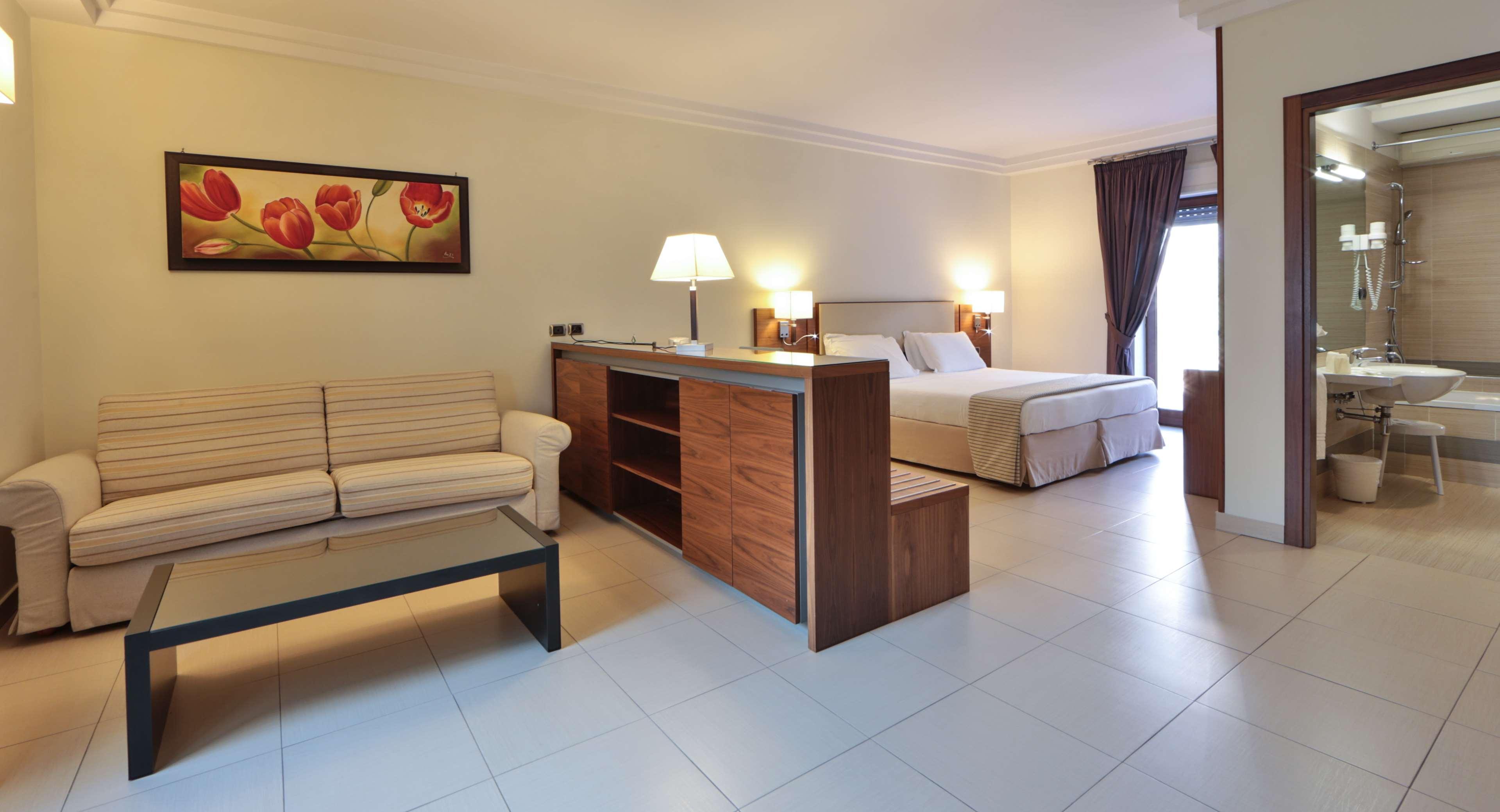 Suites & Residence Hotel ปอซซุออลี ภายนอก รูปภาพ