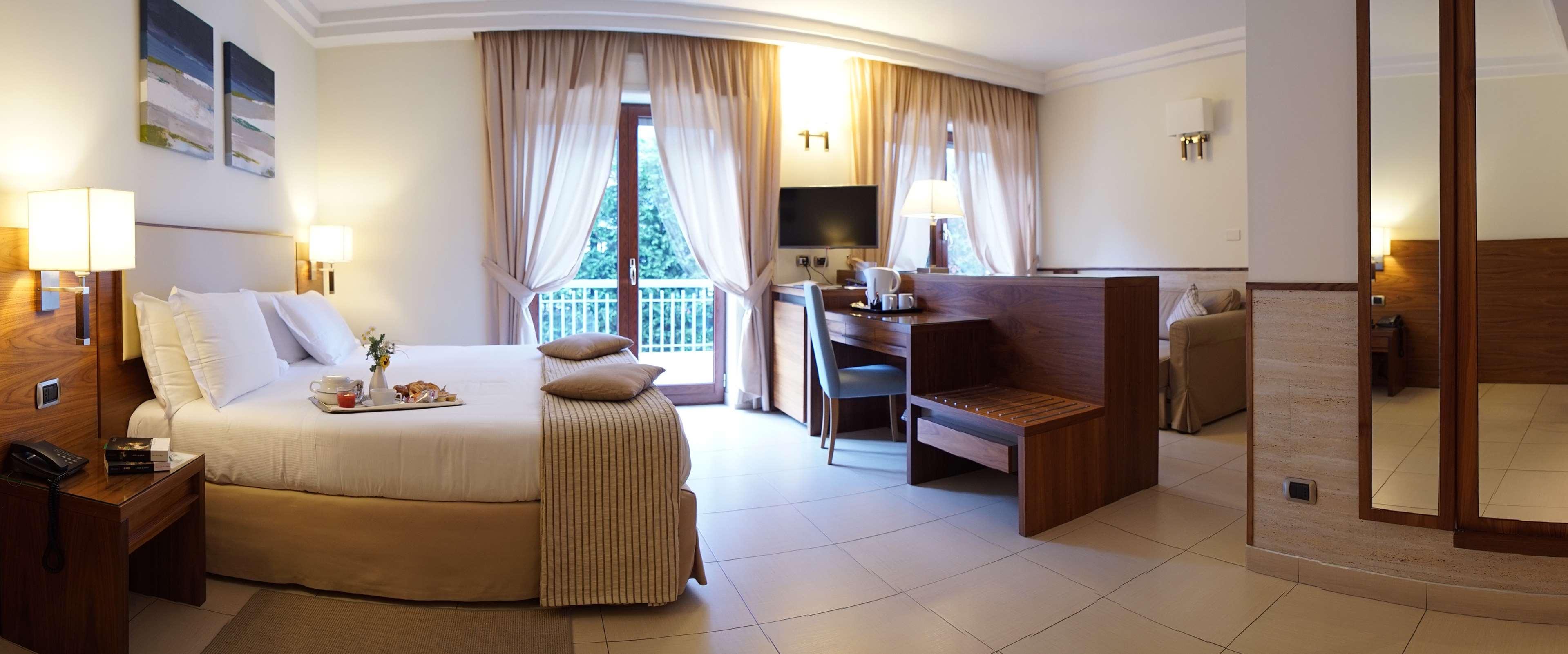 Suites & Residence Hotel ปอซซุออลี ภายนอก รูปภาพ