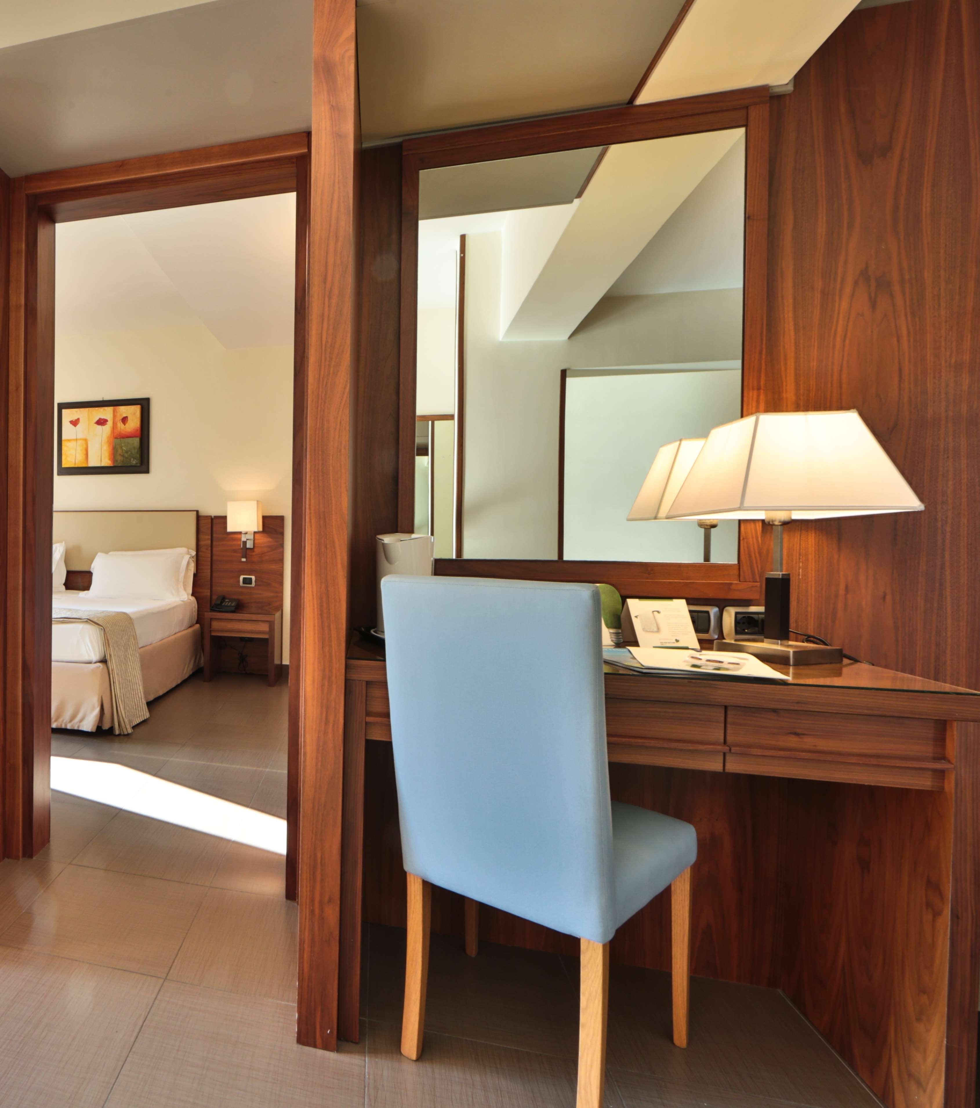 Suites & Residence Hotel ปอซซุออลี ภายนอก รูปภาพ