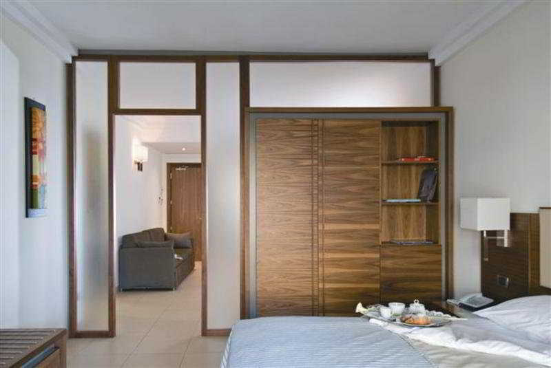Suites & Residence Hotel ปอซซุออลี ภายนอก รูปภาพ